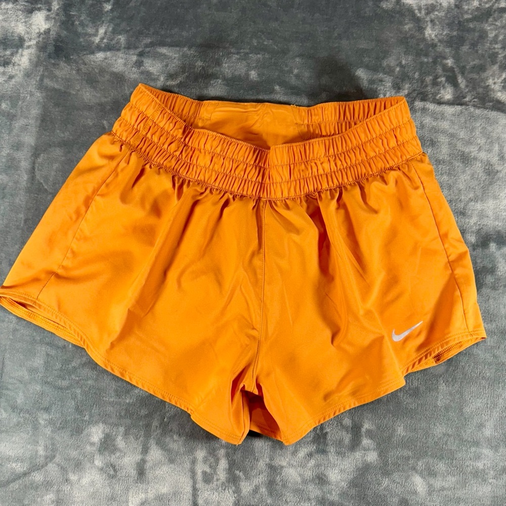 Nike One Dri-FIT Mid-Rise 3” Brief-Lined Shorts Womens S Orange NWT